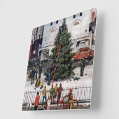 Boom op het stadsplein vierkante klok (Hoek)