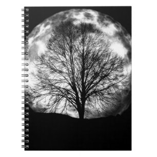 Boom Silhouette voor een volledige maan Notitieboek