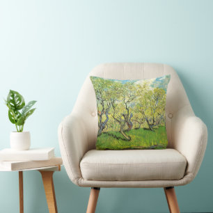 Boomgaard in bloei door Vincent van Gogh Kussen
