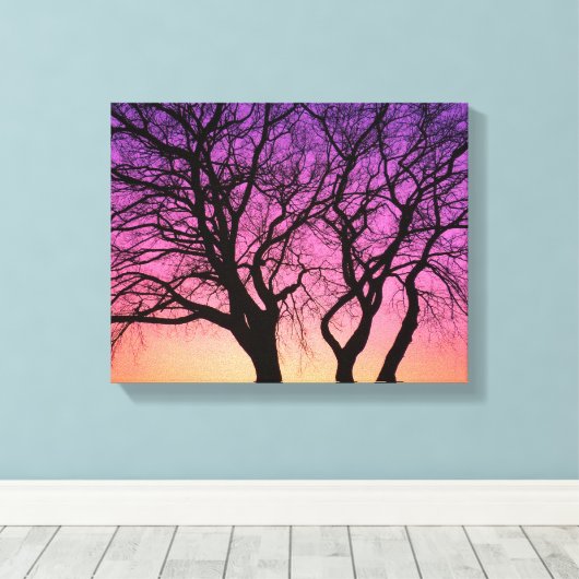 Boomsilhouetten in de zonsondergang - Canvas Print (Insitu (Houten vloer))