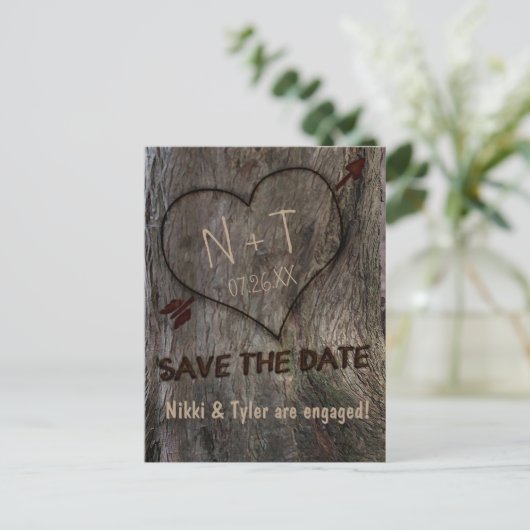 Boomstam + Gesneden Hart Save The Date Postkaart Aankondigingskaart (Staand voorkant)