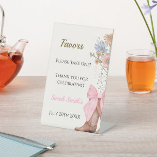 Boots and Bubbly Bridal Shower Favors Reclamebord Met Voetstuk