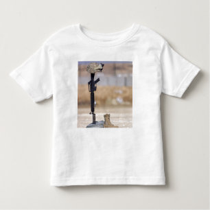 Boots, geweer, hondenlabels en beschermende helm kinder shirts