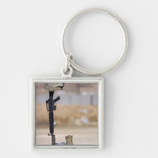 Boots, geweer, hondenlabels en beschermende helm sleutelhanger (Voorkant)