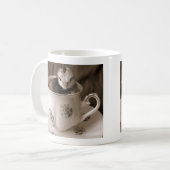 Boots in een theebeker koffiemok (Voorkant links)