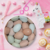 Bord van multiverkleurd kippeneierpapier (Feest)