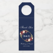 Bordeaux Bloemenkrans Monogram Blauwe Trouw Flessenhanger (Voorkant)