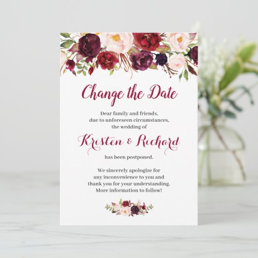 Bordeauxrode bloemkaart om de datum te wijzigen kaart (Staand voorkant)