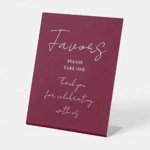 Bordeauxrood Minimalistische Elegante Script Favor Reclamebord Met Voetstuk