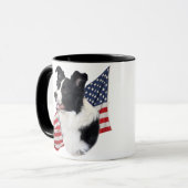 Border collie avec la tasse de drapeau (Devant gauche)