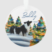 Border Collie dans la forêt enneigée d'hiver arbre (dos)