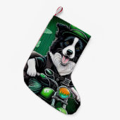 Border Collie Dog Driving Bike St. Patrick's Day Kleine Kerstsok (Voorkant (Hangend))