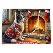 Border Collie Fireplace with Christmas Lights Groot Cadeauzakje (Voorkant)