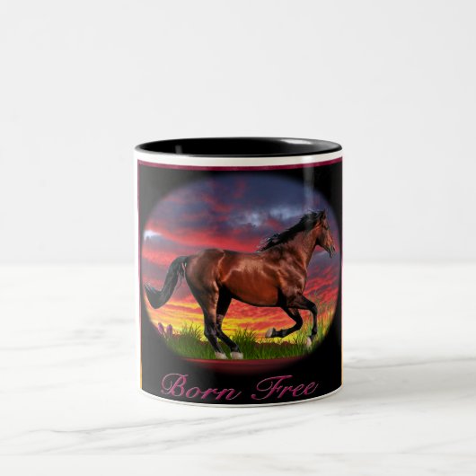Born free horse art tweekleurige koffiemok (Center)