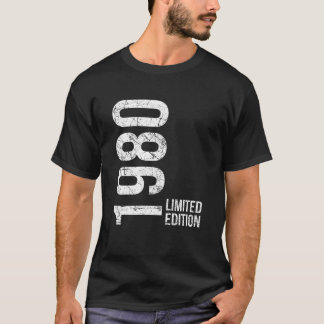 Born in 1980 Celebrating 46 Years Vintage Style T-shirt