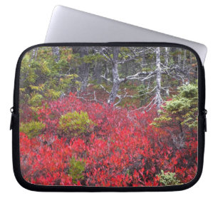 Bosbesstruiken en dennenbomen laptop sleeve