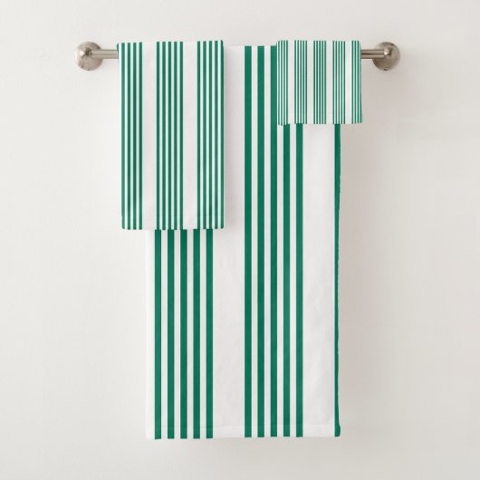 Bosgroen en wit vijf streepjespatroon bad handdoek (Insitu)