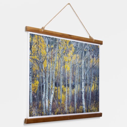 Boslandschap in het gouden herfstgebladerte hangend wandkleed (Gebogen)