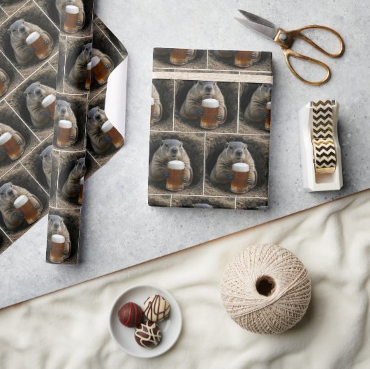 Bosmarmot Met Mok Bier Cadeaupapier (Crafts)
