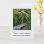 Bospad in zonnestralen sympathie kaart (Gele Bloem)