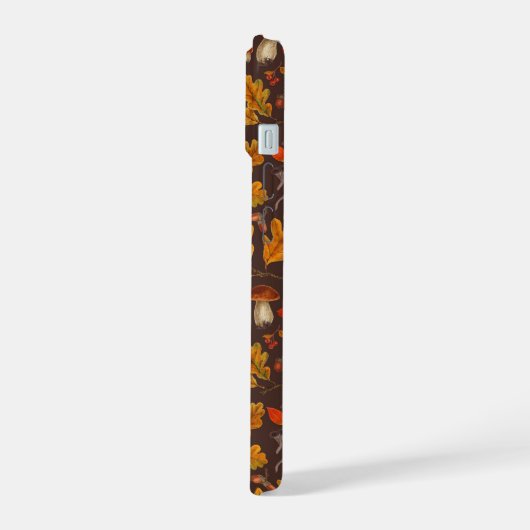 Bospaddenstoelen en herfstflora op bruin iPhone 15 hoesje (Linkerkant)