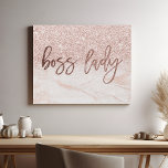 Boss Lady Rose Gold Marble Blush Pink Parties scin<br><div class="desc">Donnez de l'espace à votre espace grâce à cette impression de toile chic et glamour. Doté de l'audacieuse phrase "Boss Lady" dans un script élégant, accentué par une texture luxueuse en marbre doré rose et une parties scintillant rose vif chatoyante, cette oeuvre d'art est un élément de déclaration pour la...</div>