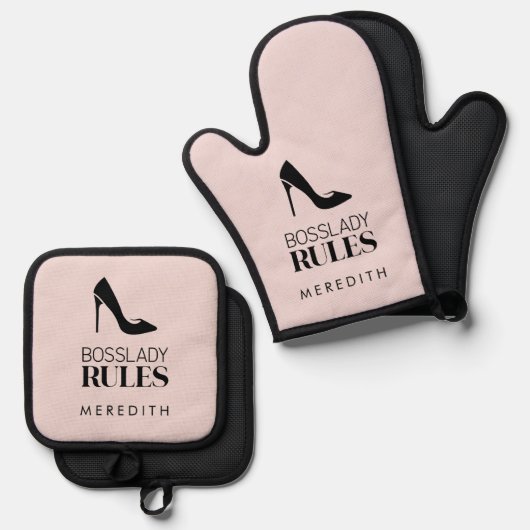 Boss Lady Rules Stiletto Logo Blush Ovenwant & Pannenlap Set (Voorkant / Achterkant)