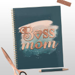 Boss Mom Tendance Cuivre Turquoise Aquarelle Typog<br><div class="desc">Boss Maman Trendy Copper Teal Watercolor Typografy Quote with watercolor paint brush strokes background and faux glitter foil text. Makes a parfaite venin pour maman on mother's day, birthdays, or holidays, or for new moms and mto be, or work from home and self made moms ! In pretty dark teal,...</div>