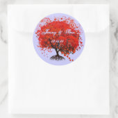 Bossen met rode lebben als bosgrond ronde sticker (Tas)