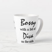 Bossy Avec Un Peu De Diva Moderne Latte Mug (Angle droit)