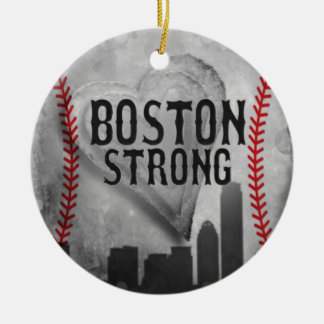 Boston Strong door Vetro Jewelry & Design Keramisch Ornament