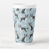Boston Terrier Botten and Paws Latte Mok (Voorkant)