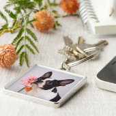 Boston Terrier Dog met roze bloem Sleutelhanger (Zijkant)
