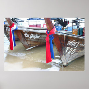 Bot op de strand Phi Phi-eilanden, Thailand Poster