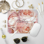 BOTANICAL FLORAL PEONY nom monogram<br><div class="desc">PEONY FLORALE BOTANIQUE Nom Monogram Souris - Décorez votre bureau avec style avec ce magnifique tapis de souris avec un beau bouquet de roses et de pivoines roses, sur un bel arrière - plan d'aquarelle rose et bleu. Une couche élégante et blanche criblée bordée par un trait interne de feuille...</div>