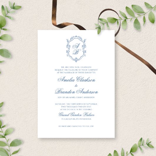 Botanisch Blauw Monogram Crest & Script Wedding Kaart