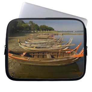 Boten op meer tussen Kyauktawgyi Paya en Laptop Sleeve