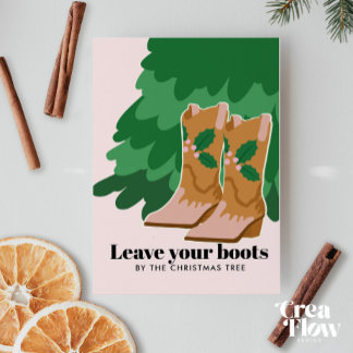 Bottes de fille par le sapin de Noël Carte de vaca