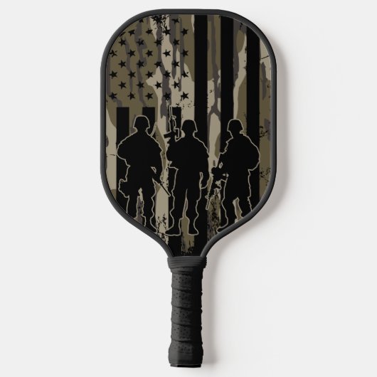 Bottomland Camo Amerikaanse vlag en soldaten Pickleball Paddle (Achterkant)