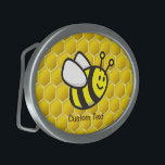 Boucle De Ceinture Ovale Dessin sur les abeilles<br><div class="desc">Caricature souriante d'abeilles volantes sur un arrière - plan sans soudure de ruche d'abeilles.</div>