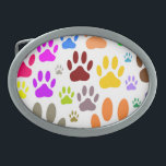 Boucle De Ceinture Ovale Empreintes de pattes de chiens colorés partout<br><div class="desc">Des images d'empreintes de pattes de chiens partout. Design de dessins animés colorés. Boucles de ceinture personnalisées. Idée cadeau pour les amoureux de les chiens de tous âges.</div>