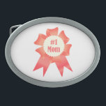 Boucle De Ceinture Ovale Gratitude Numéro Une maman lauréat du prix ruban<br><div class="desc">Cool présent pour le ruban du prix de la Fête des Mères avec typographie #1 Maman</div>