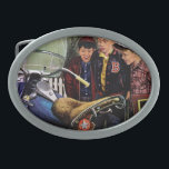 Boucle De Ceinture Ovale La moto de Tex<br><div class="desc">Artiste : Garçons de Stevan Dohanos | admirant la motocyclette</div>