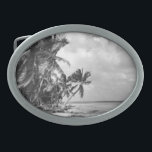 Boucle De Ceinture Ovale Palmiers vintages<br><div class="desc">Photographie vintage en noir et blanc d'une plage tropicale plantée de palmiers qui s'étend sur la mer.</div>