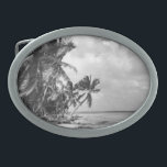 Boucle De Ceinture Ovale Palmiers vintages<br><div class="desc">Photographie vintage en noir et blanc d'une plage tropicale plantée de palmiers qui s'étend sur la mer.</div>