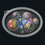 Boucle de ceinture ovale Planétoïdes<br><div class="desc">Sept planétoïdes émergent dans notre univers à travers le portail de continuum espace-temps. Chaque sphère est un monde d'émerveillement et d'étonnement. Peuvent-ils continuer à agrandir et à remplir notre espace ? Seul le temps nous le dira. Les explorateurs aventuriers de dimensions alternatives porteront cette boucle de ceinture avec fierté. Veuillez...</div>