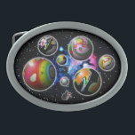 Boucle de ceinture ovale Planétoïdes<br><div class="desc">Sept planétoïdes émergent dans notre univers à travers le portail de continuum espace-temps. Chaque sphère est un monde d'émerveillement et d'étonnement. Peuvent-ils continuer à agrandir et à remplir notre espace ? Seul le temps nous le dira. Les explorateurs aventuriers de dimensions alternatives porteront cette boucle de ceinture avec fierté. Veuillez...</div>