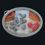 Boucle De Ceinture Ovale Raspberries et Blueberries<br><div class="desc">"Framboises et bleuets frais. Image © Angelika Stern"</div>