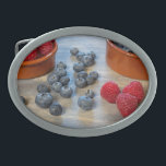 Boucle De Ceinture Ovale Raspberries et Blueberries<br><div class="desc">"Framboises et bleuets frais. Image © Angelika Stern"</div>