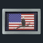 Boucle De Ceinture Rectangulaire Aigle à tête blanche toujours en vigueur<br><div class="desc">Un aigle à tête blanche scanne le ciel de sa perche sur une branche d'arbre ; superposé sur un drapeau des Etats-Unis.</div>